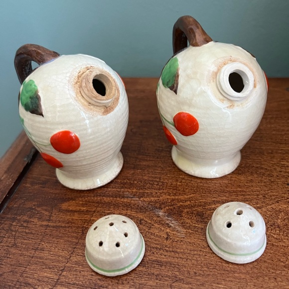VINTAGE MARUHON WARE HAND PAINTED CHERRIES CERAMIC SALT & PEPPER SHAKER SET - Picture 4 of 5